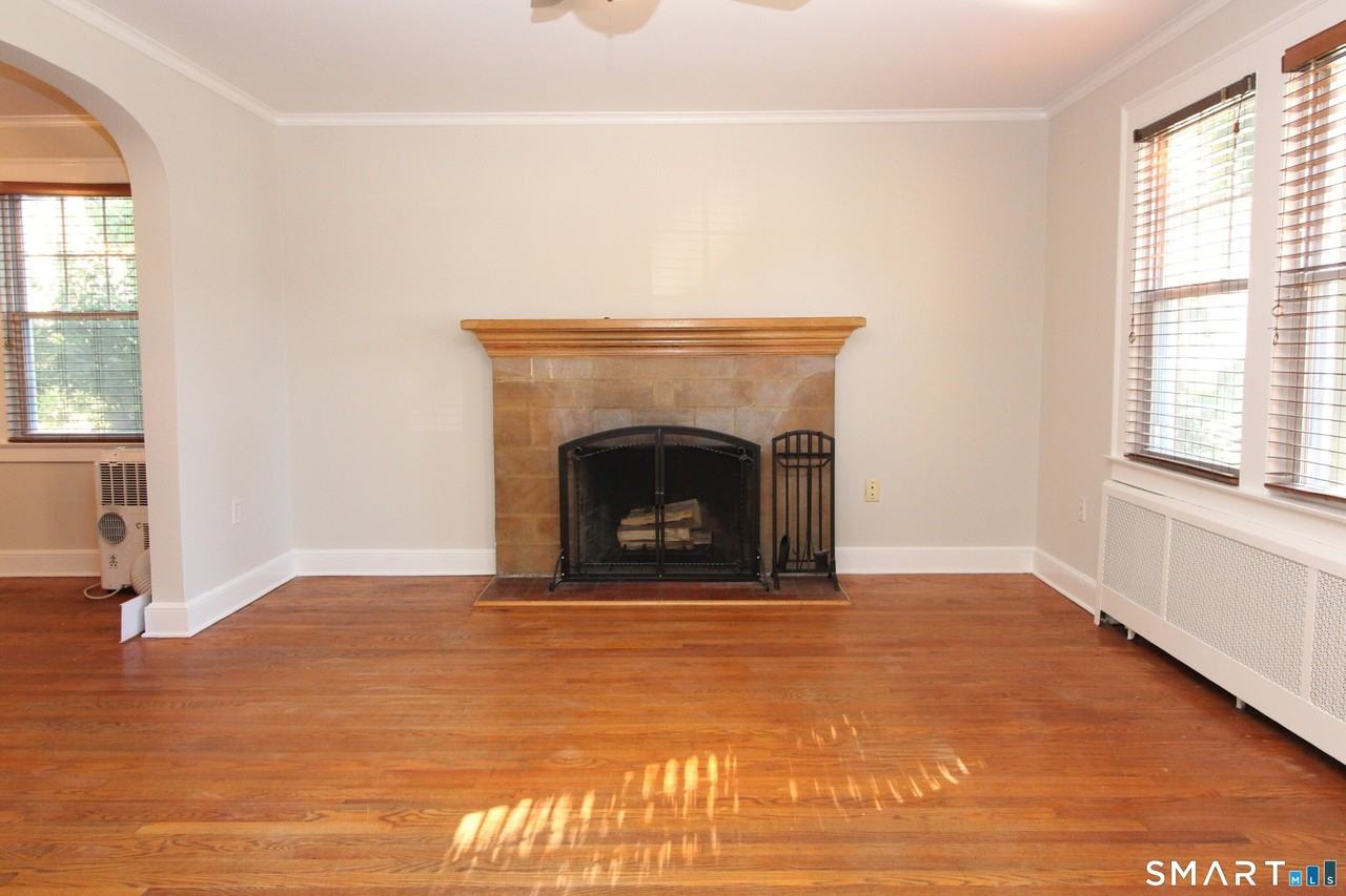 53 Lilac Ave - Photo 4 of 24