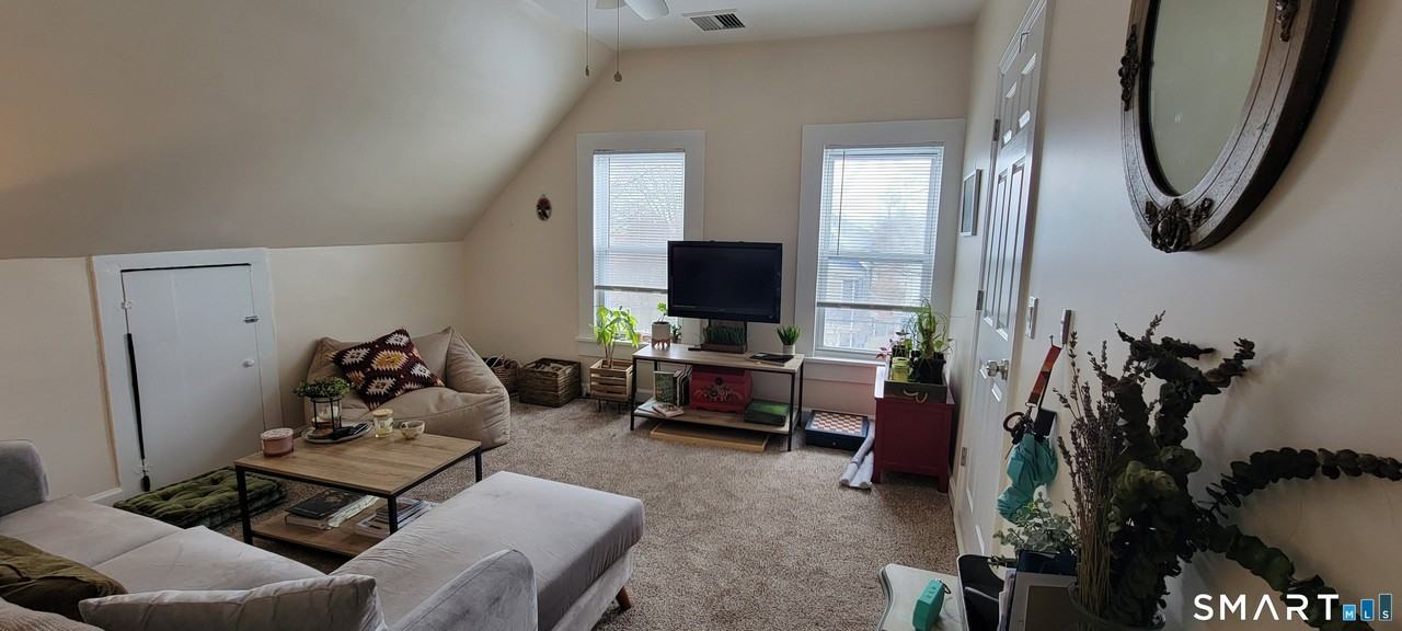 518 Midland St - Photo 7 of 12