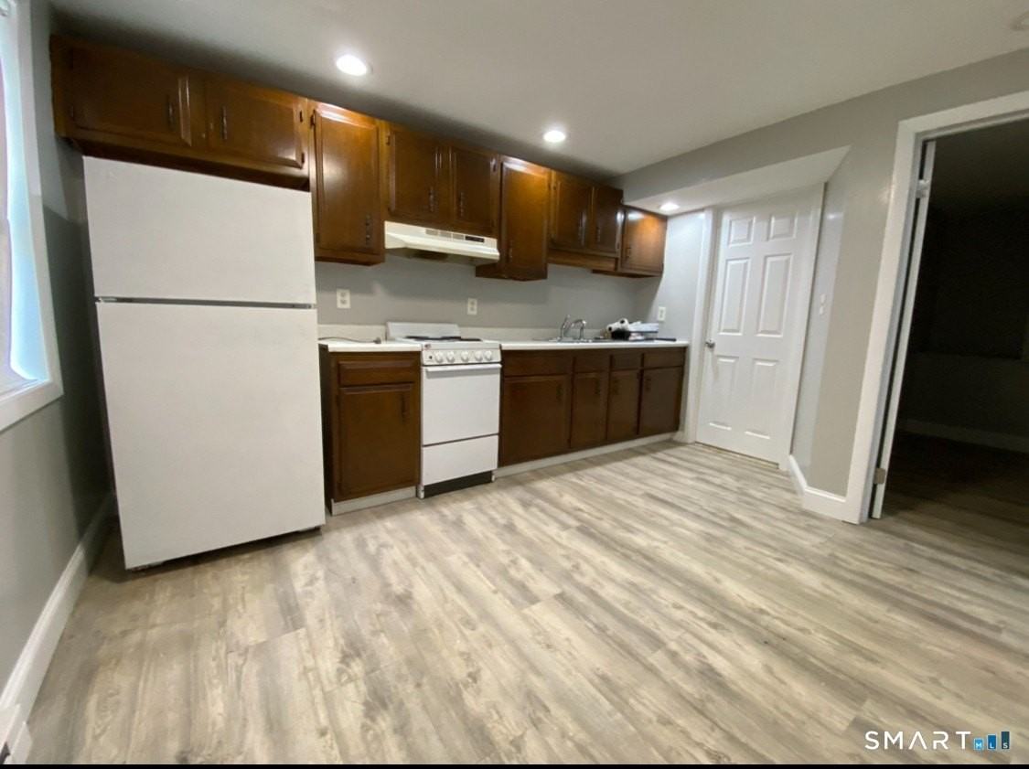 54 Monroe St - Photo 6 of 10