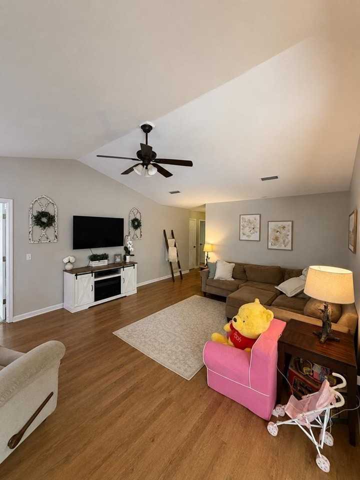 1316 Baywood Rd - Photo 5 of 9