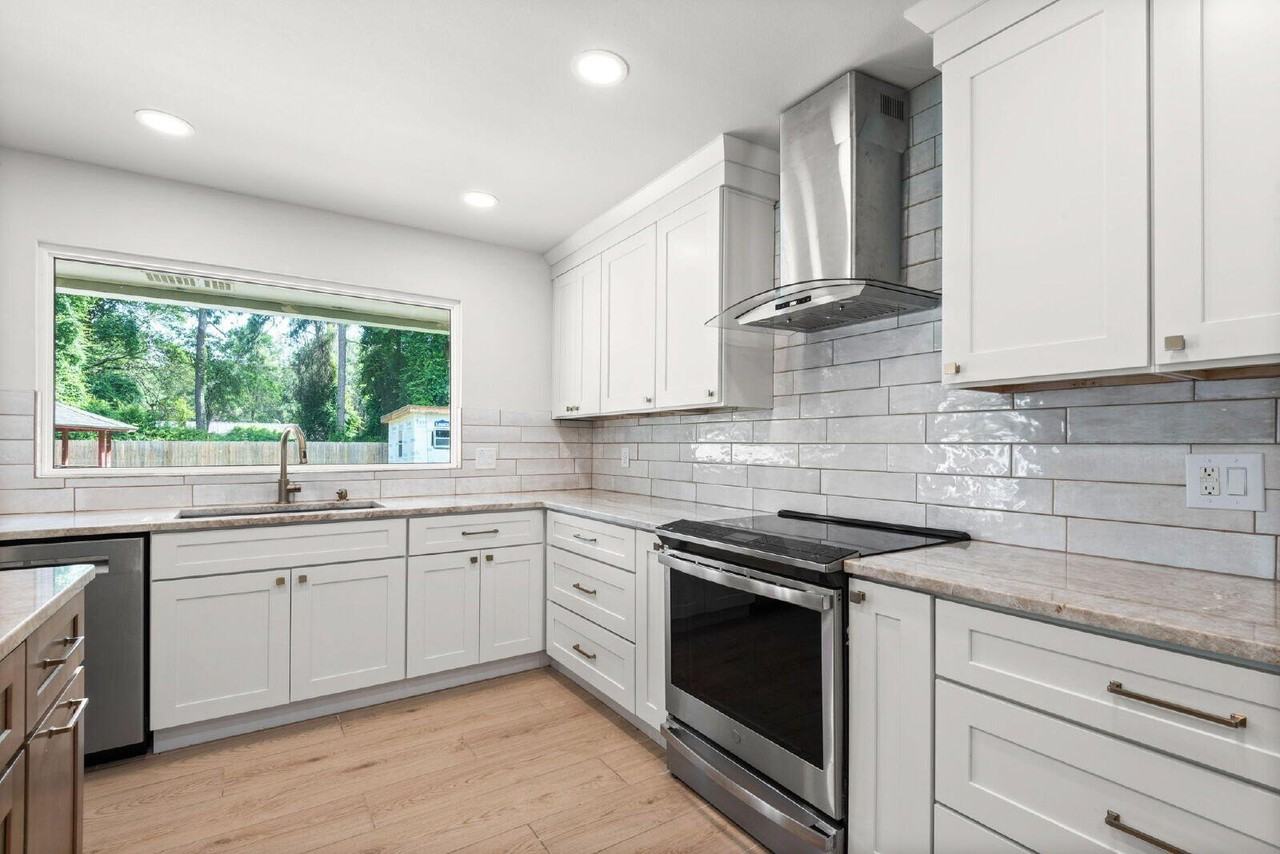 2507 Edgewater Dr - Photo 6 of 36