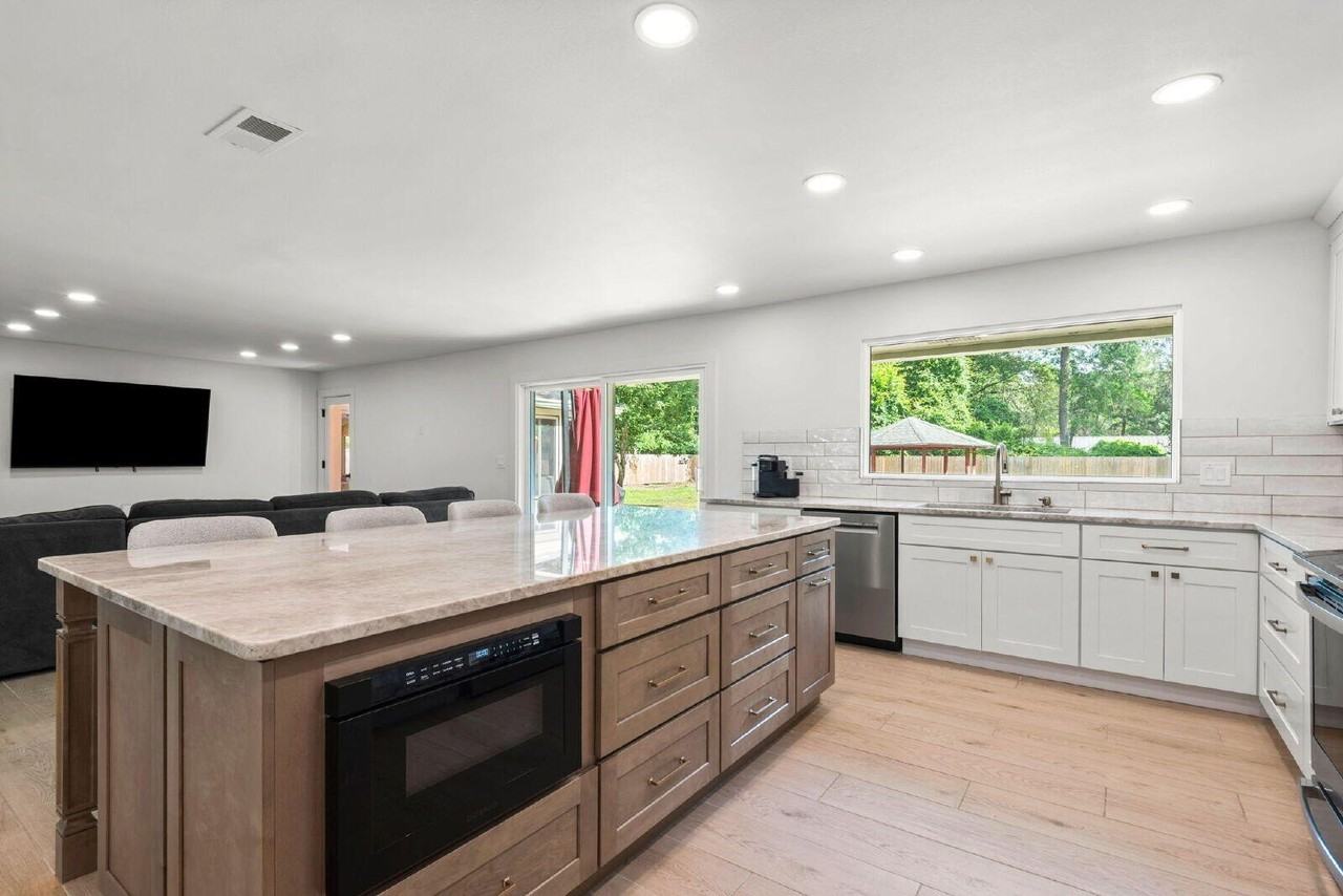 2507 Edgewater Dr - Photo 7 of 36