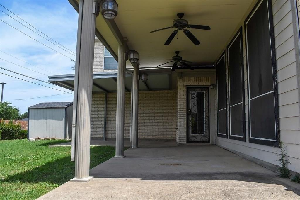 409 Royal Crest Dr - Photo 3 of 31
