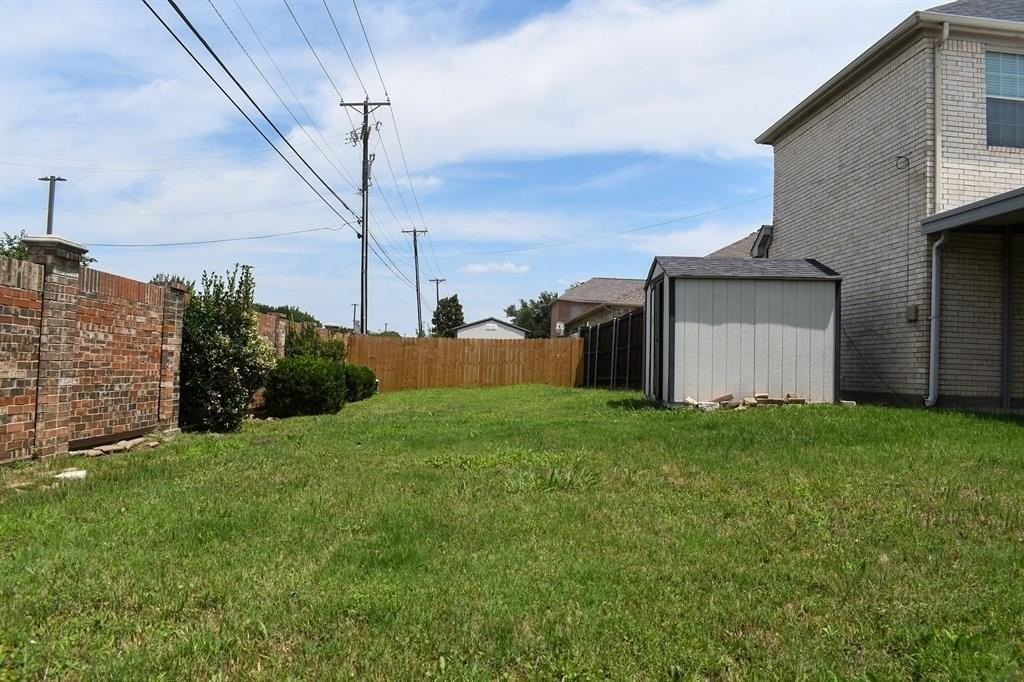 409 Royal Crest Dr - Photo 4 of 31