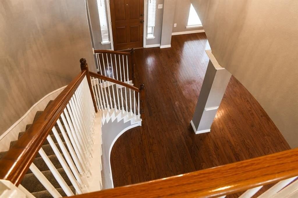 409 Royal Crest Dr - Photo 5 of 31