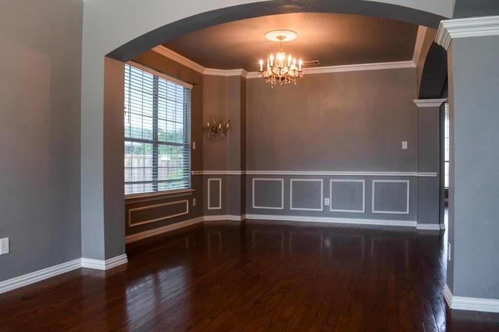 409 Royal Crest Dr - Photo 6 of 31