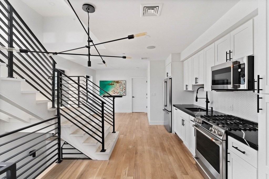 631 Saratoga St