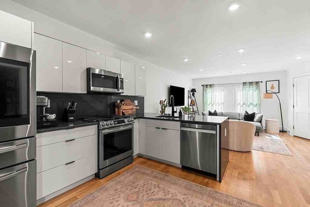 4 Everett Pl - Photo 4 of 27