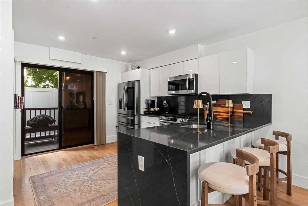 4 Everett Pl - Photo 6 of 27