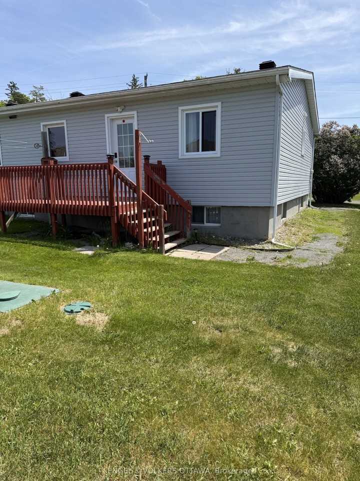 1199 Old Montreal Rd - Photo 2 of 25