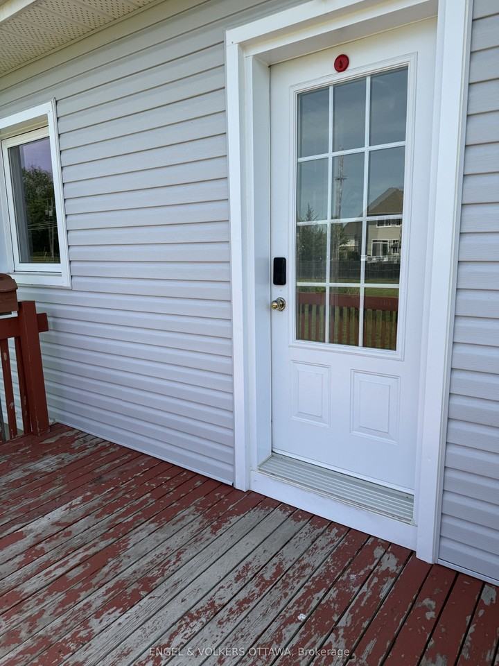 1199 Old Montreal Rd - Photo 3 of 25