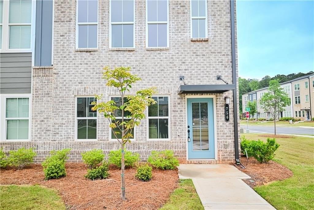 756 Payton Ln - Photo 2 of 23