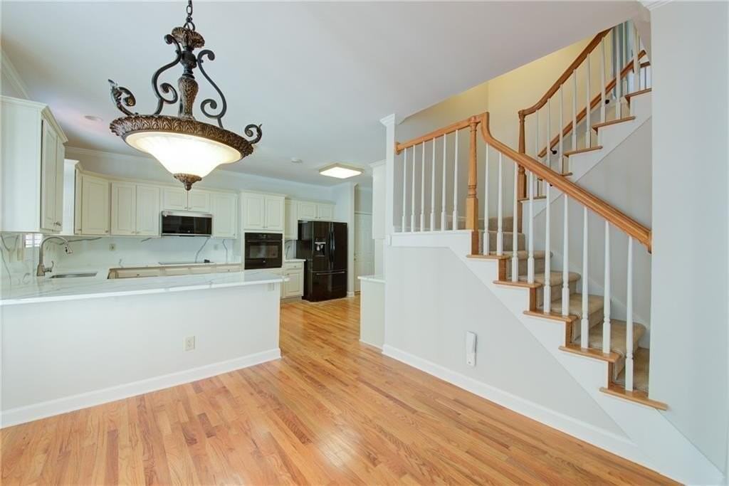 2020 Ridge Gate Dr - Photo 2 of 37