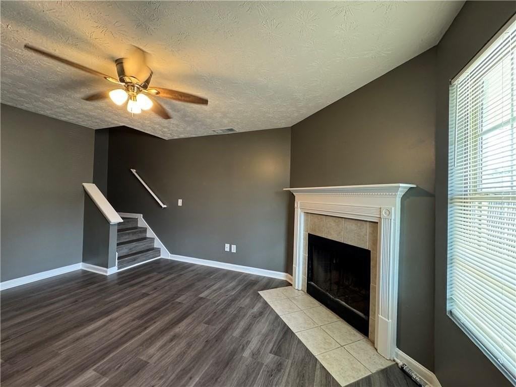 330 Crestfield Cir - Photo 2 of 9