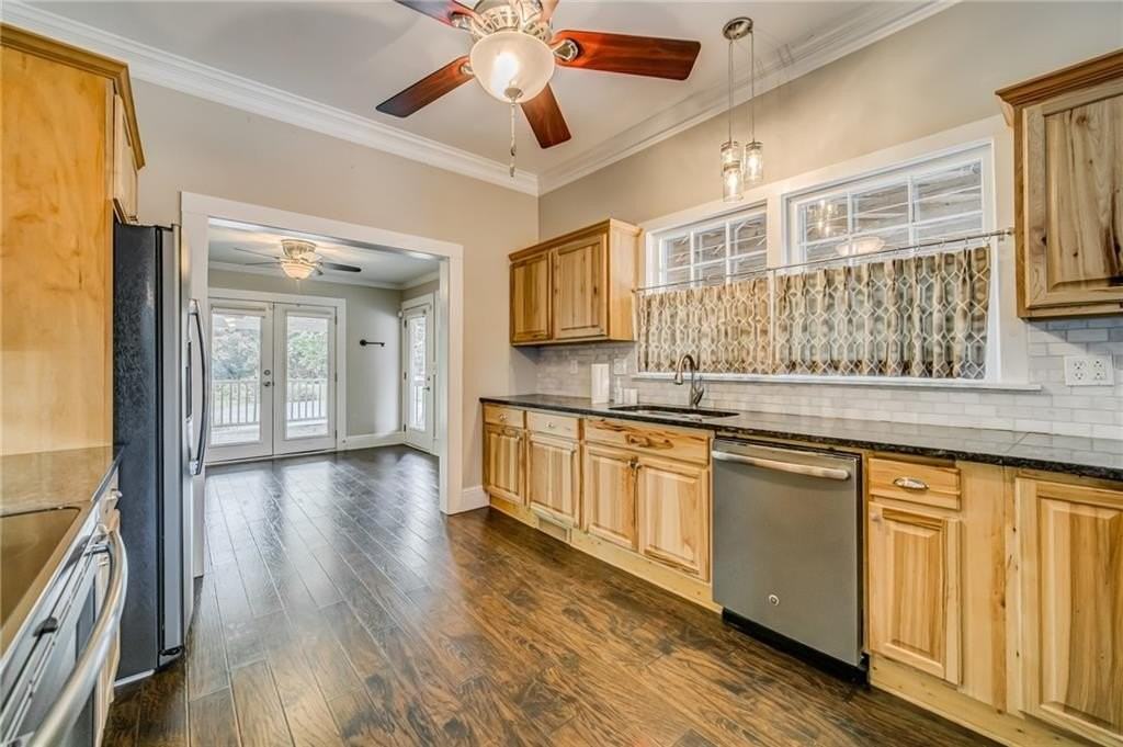 121 Brown St - Photo 2 of 41