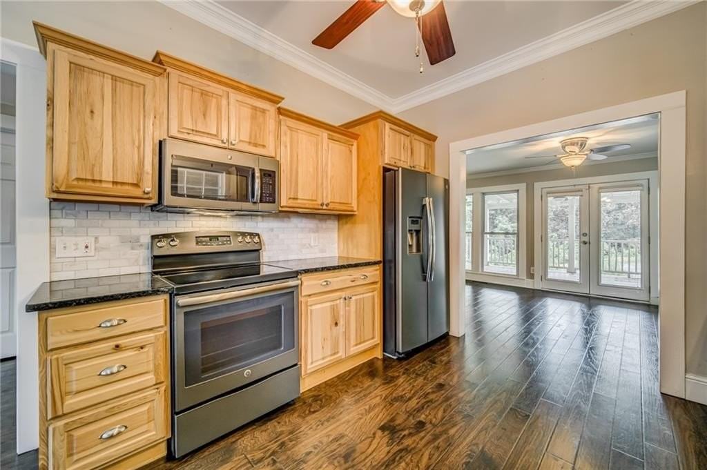 121 Brown St - Photo 4 of 41