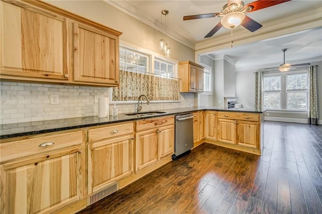 121 Brown St - Photo 6 of 41