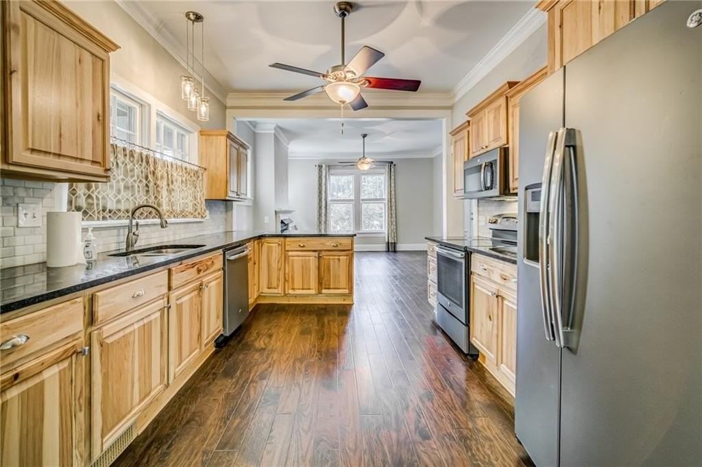 121 Brown St - Photo 7 of 41