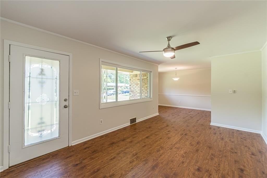 3213 Bobbie Ln - Photo 4 of 30