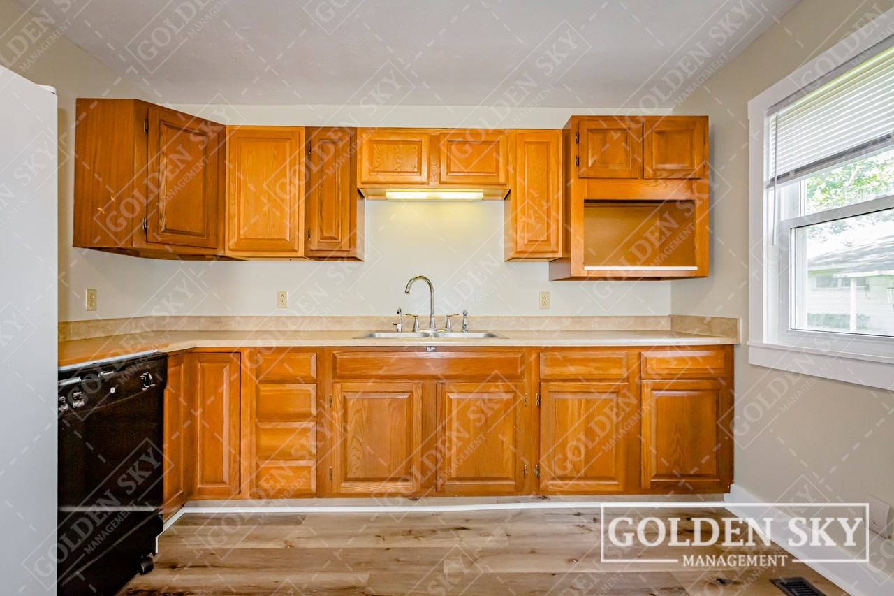 1417 West Memorial Drive - Photo 4 of 10