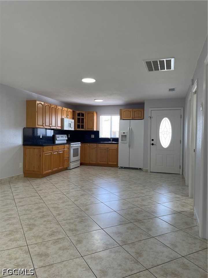 4132 Sw 7th Pl #4132 - Photo 3 of 14