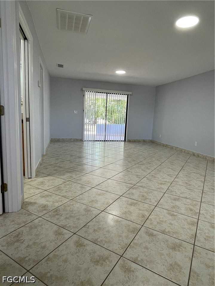 4132 Sw 7th Pl #4132 - Photo 4 of 14