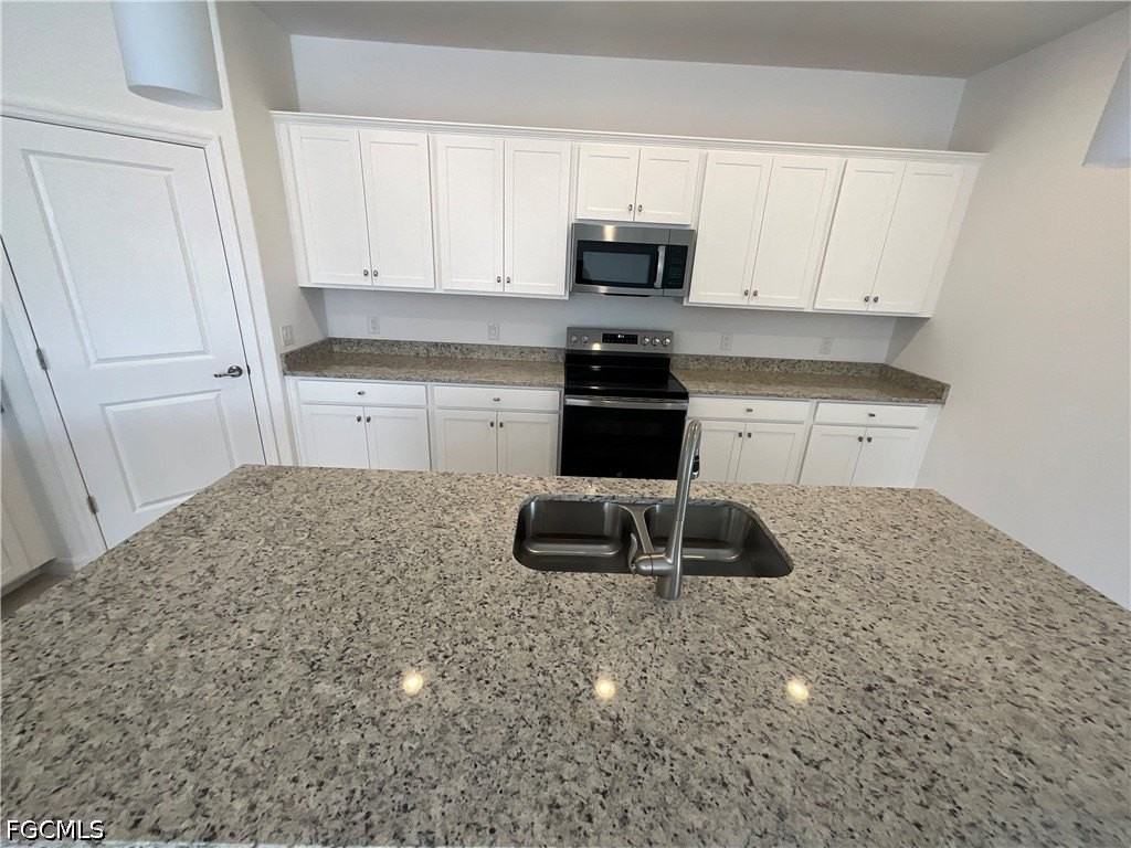 14570 Palamos Cir - Photo 6 of 33