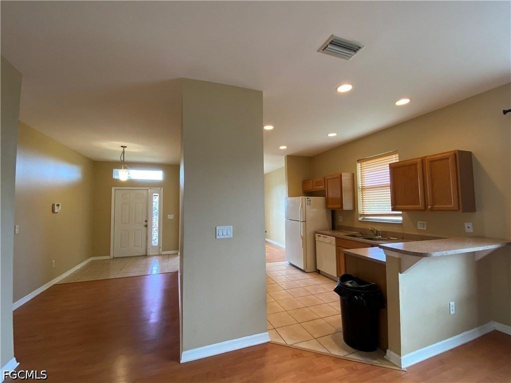 4320 12th St W - Photo 4 of 23