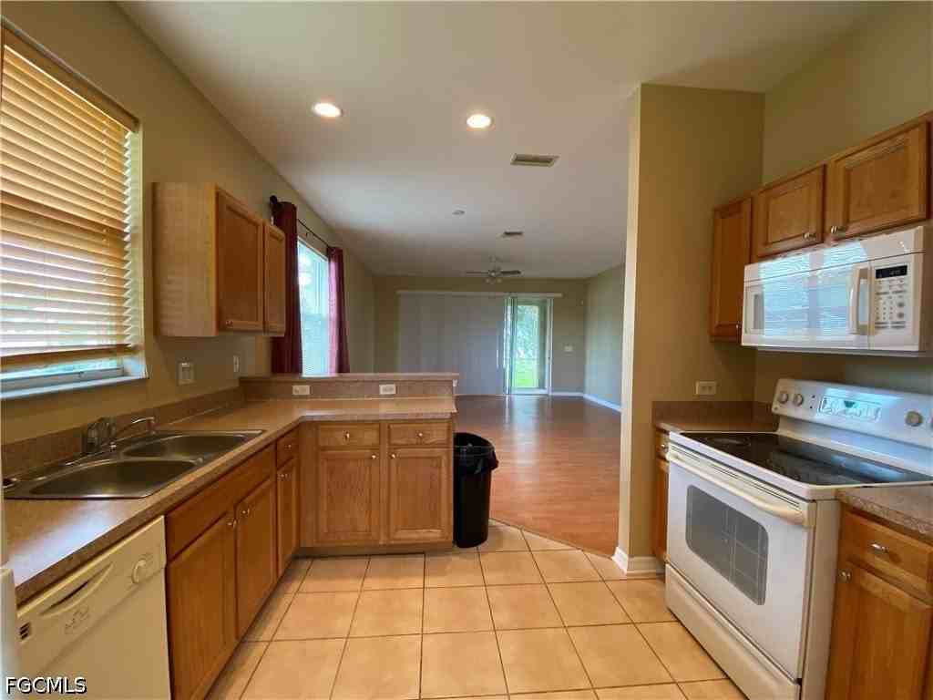 4320 12th St W - Photo 5 of 23