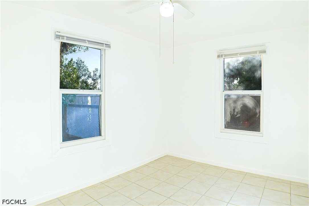 3042 Douglas Ave - Photo 4 of 12