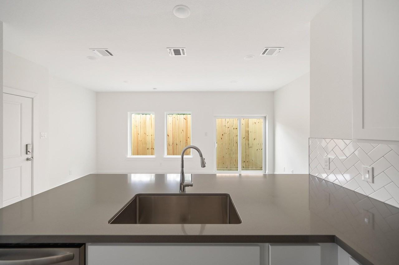 LA*** 835 Paul Quinn Street - Photo 5 of 17