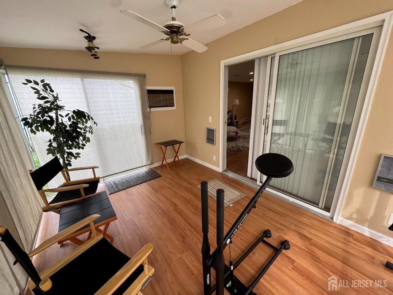 186 Newport Rd - Photo 2 of 7