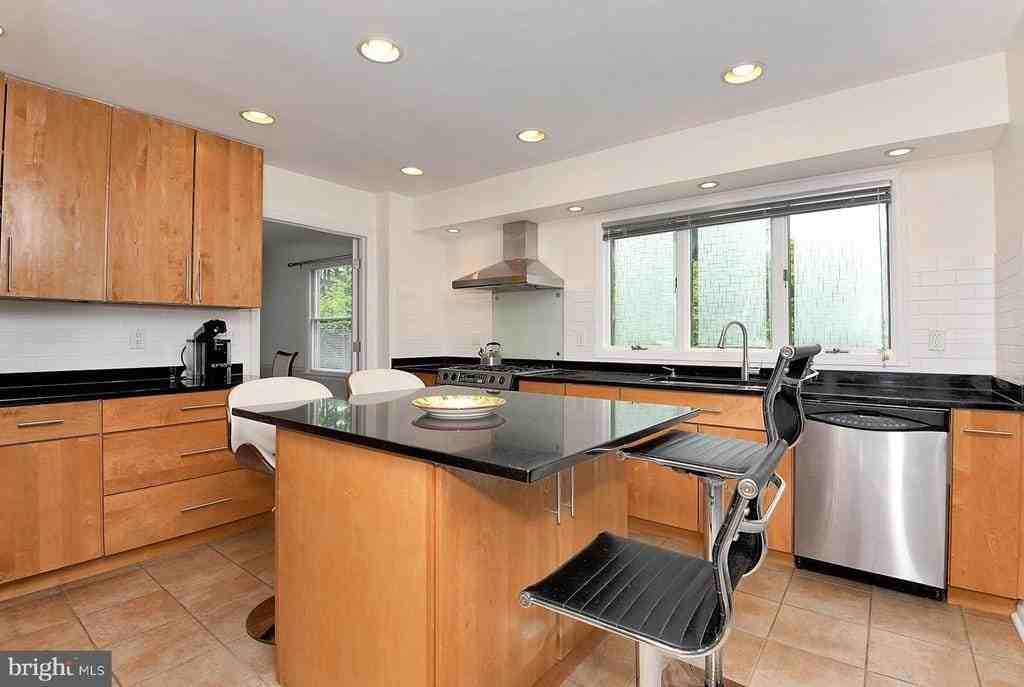 106 Washington Rd - Photo 4 of 21