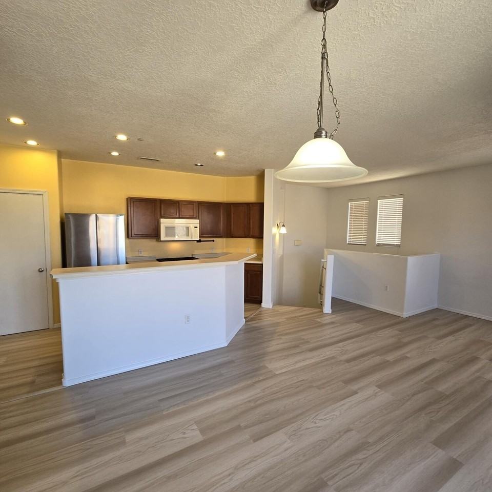 601 Menaul Blvd Ne #4406 - Photo 4 of 29