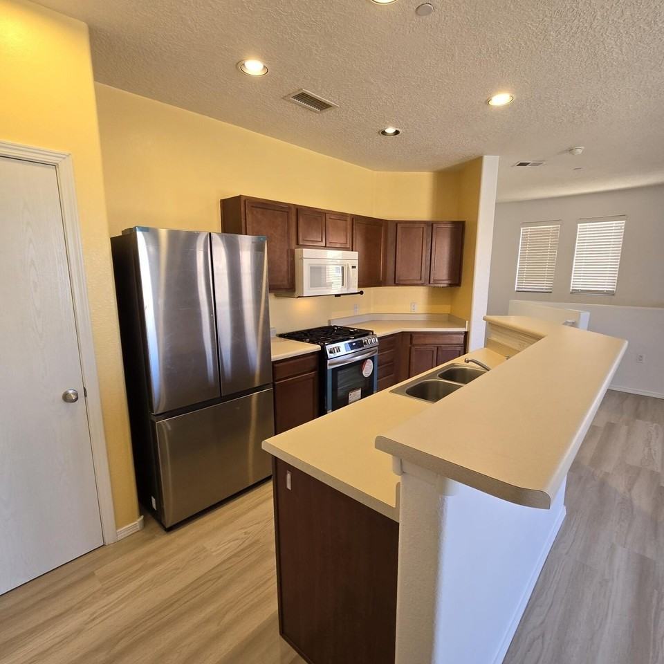 601 Menaul Blvd Ne #4406 - Photo 6 of 29