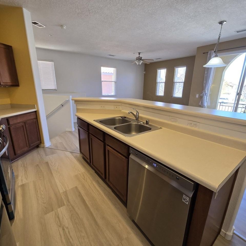 601 Menaul Blvd Ne #4406 - Photo 7 of 29