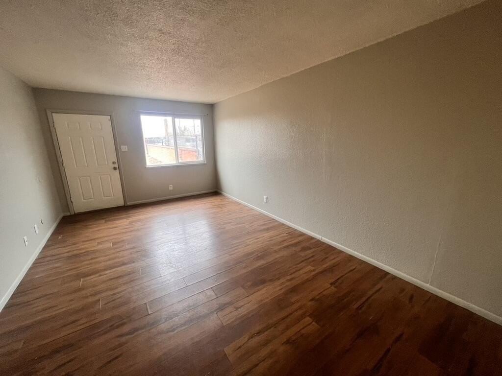423 Dallas St Se #A - Photo 3 of 24