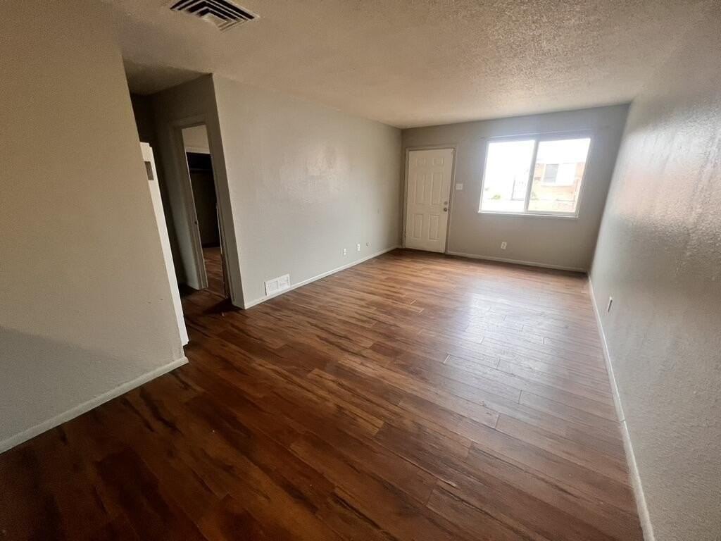 423 Dallas St Se #A - Photo 4 of 24