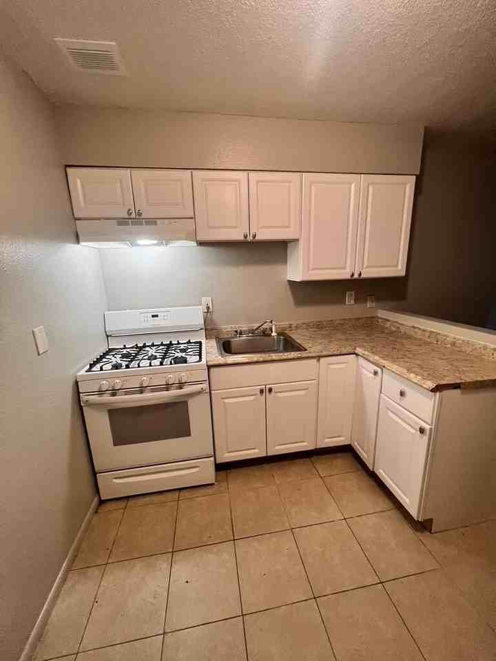 423 Dallas St Se #A - Photo 7 of 24