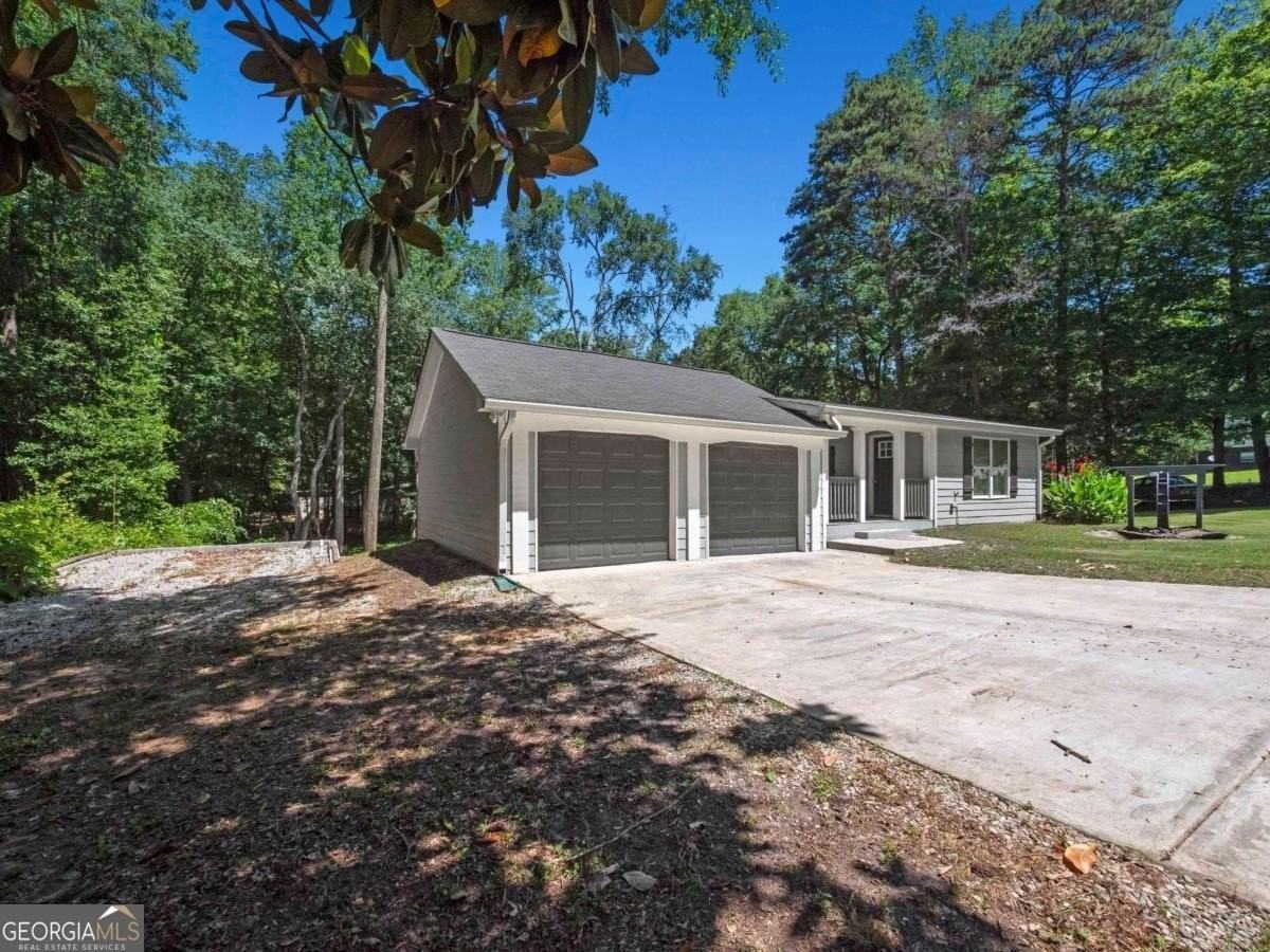 192 Hoke St - Photo 3 of 33