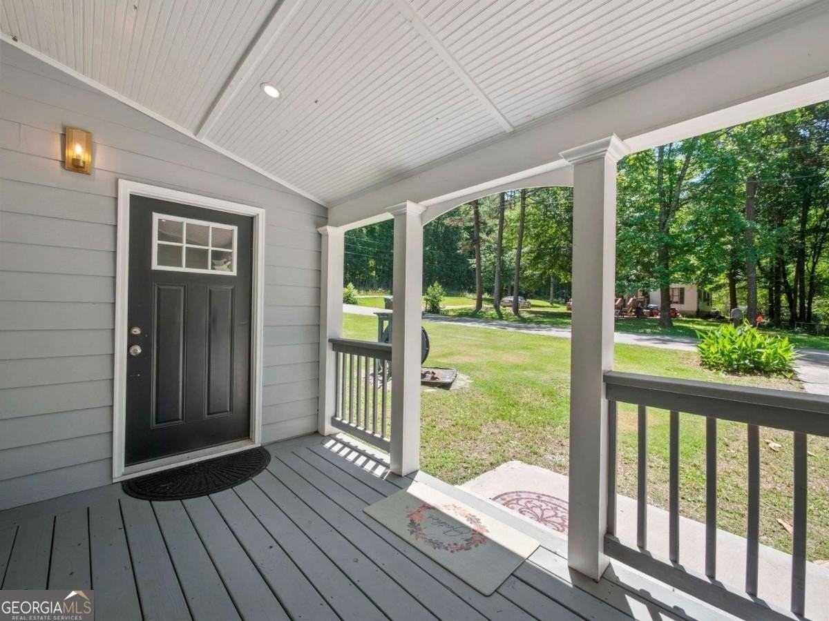 192 Hoke St - Photo 4 of 33