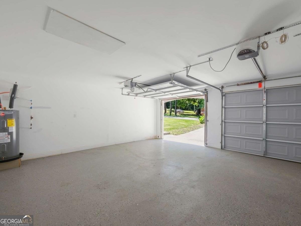 192 Hoke St - Photo 5 of 33