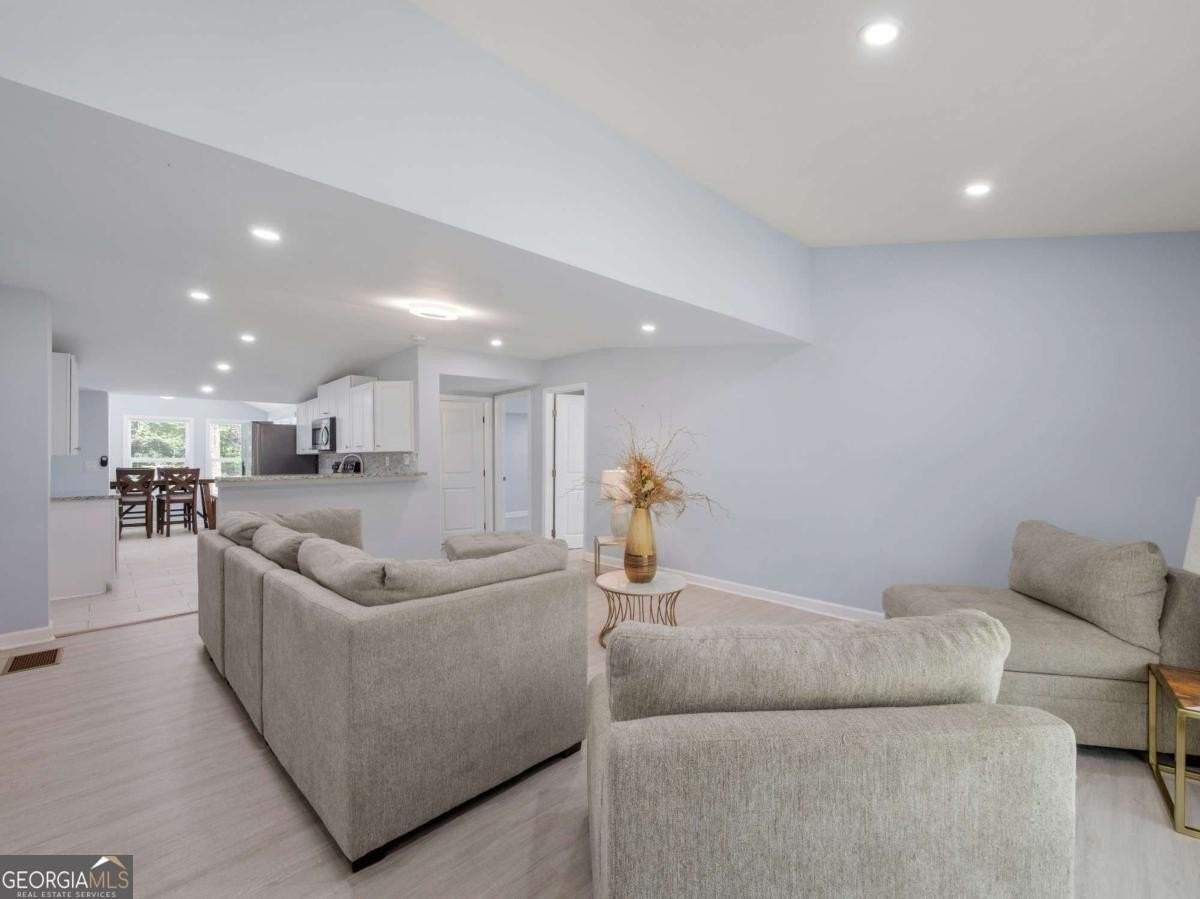 192 Hoke St - Photo 6 of 33