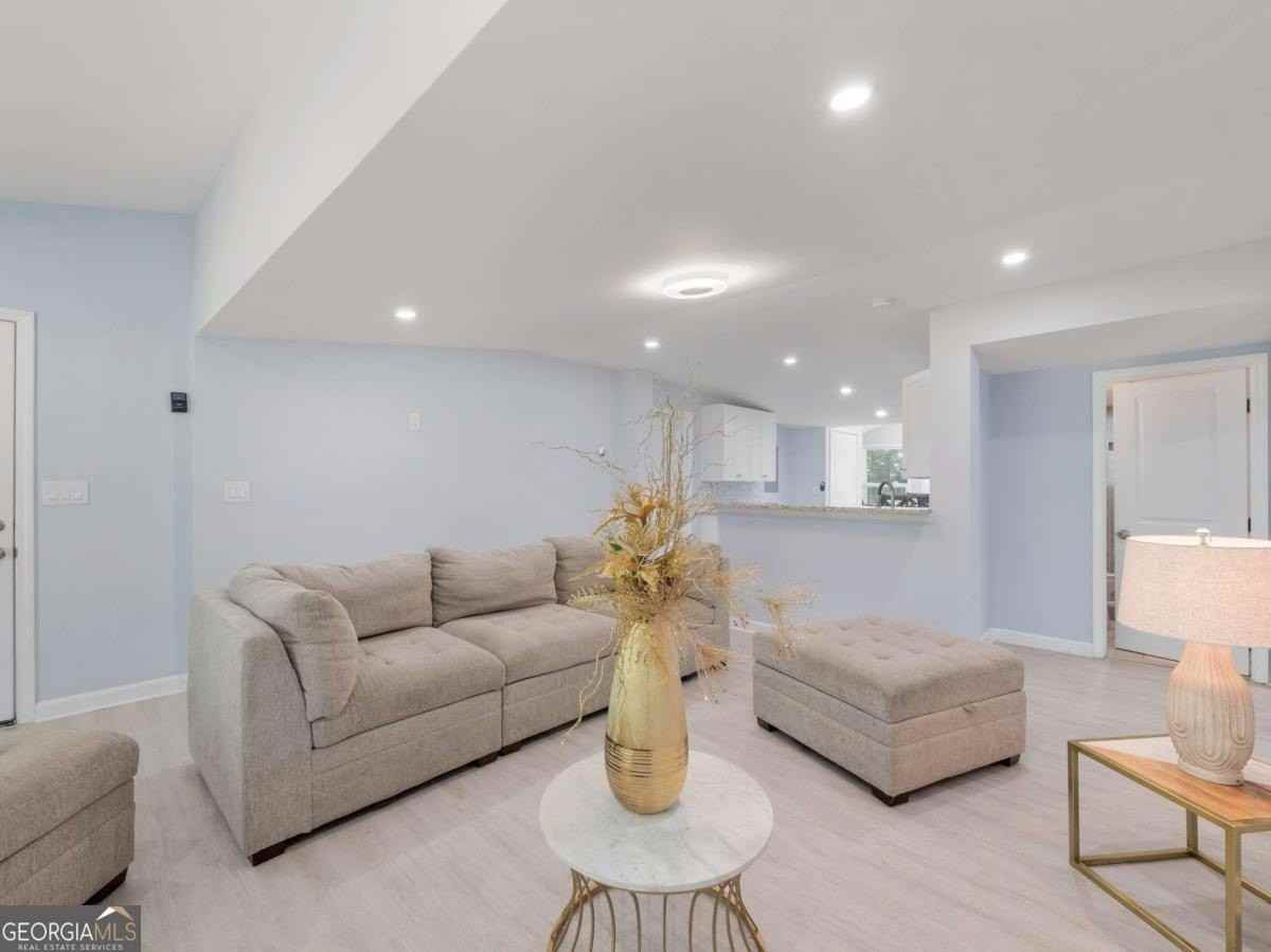 192 Hoke St - Photo 7 of 33