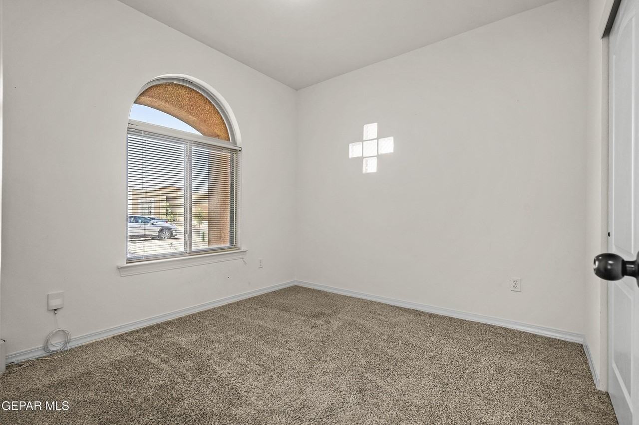 13621 Hazlewood St - Photo 5 of 30