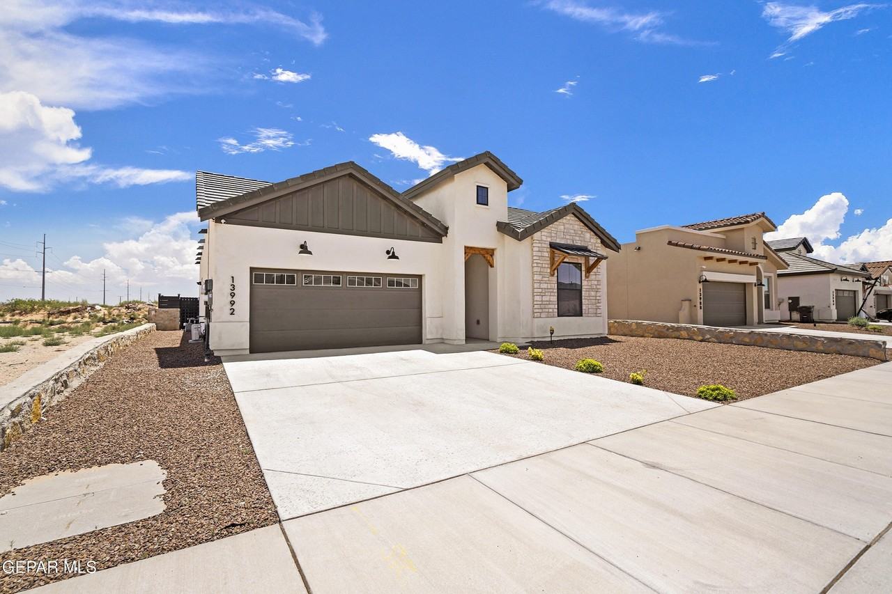13992 Margaret Ponce Ave - Photo 2 of 33