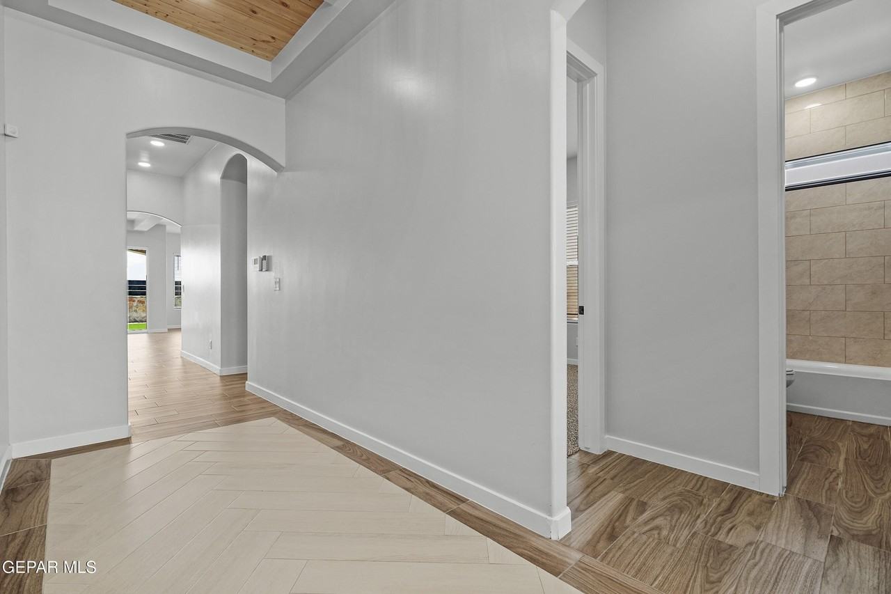 13992 Margaret Ponce Ave - Photo 6 of 33