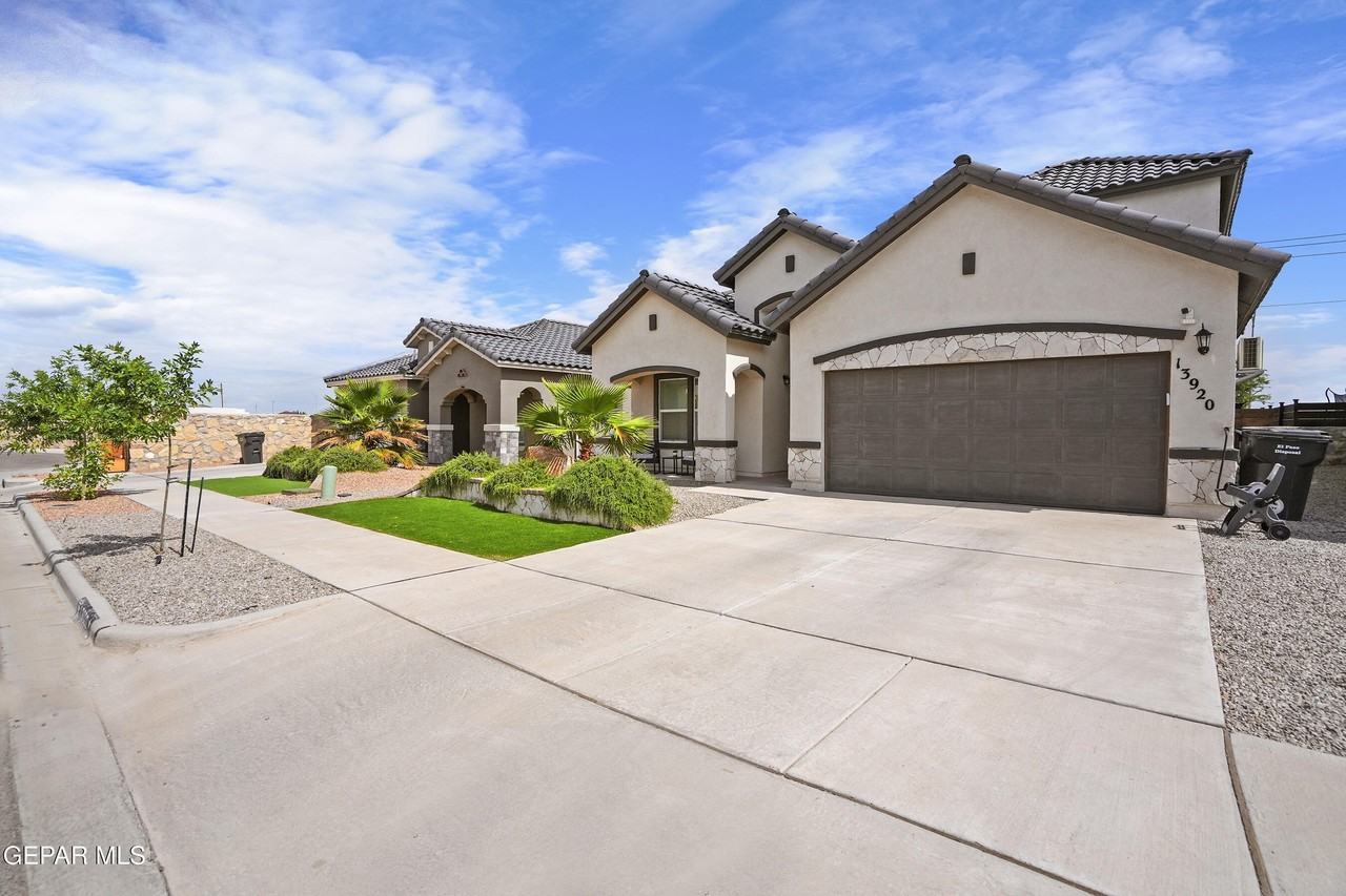13920 Loreina Luz Ave - Photo 2 of 32