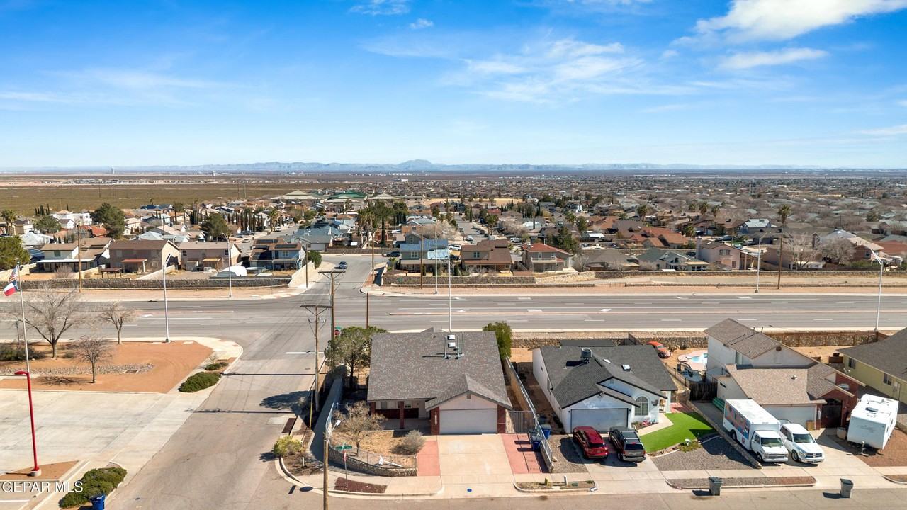 11330 Loma Del Sol Dr - Photo 7 of 33