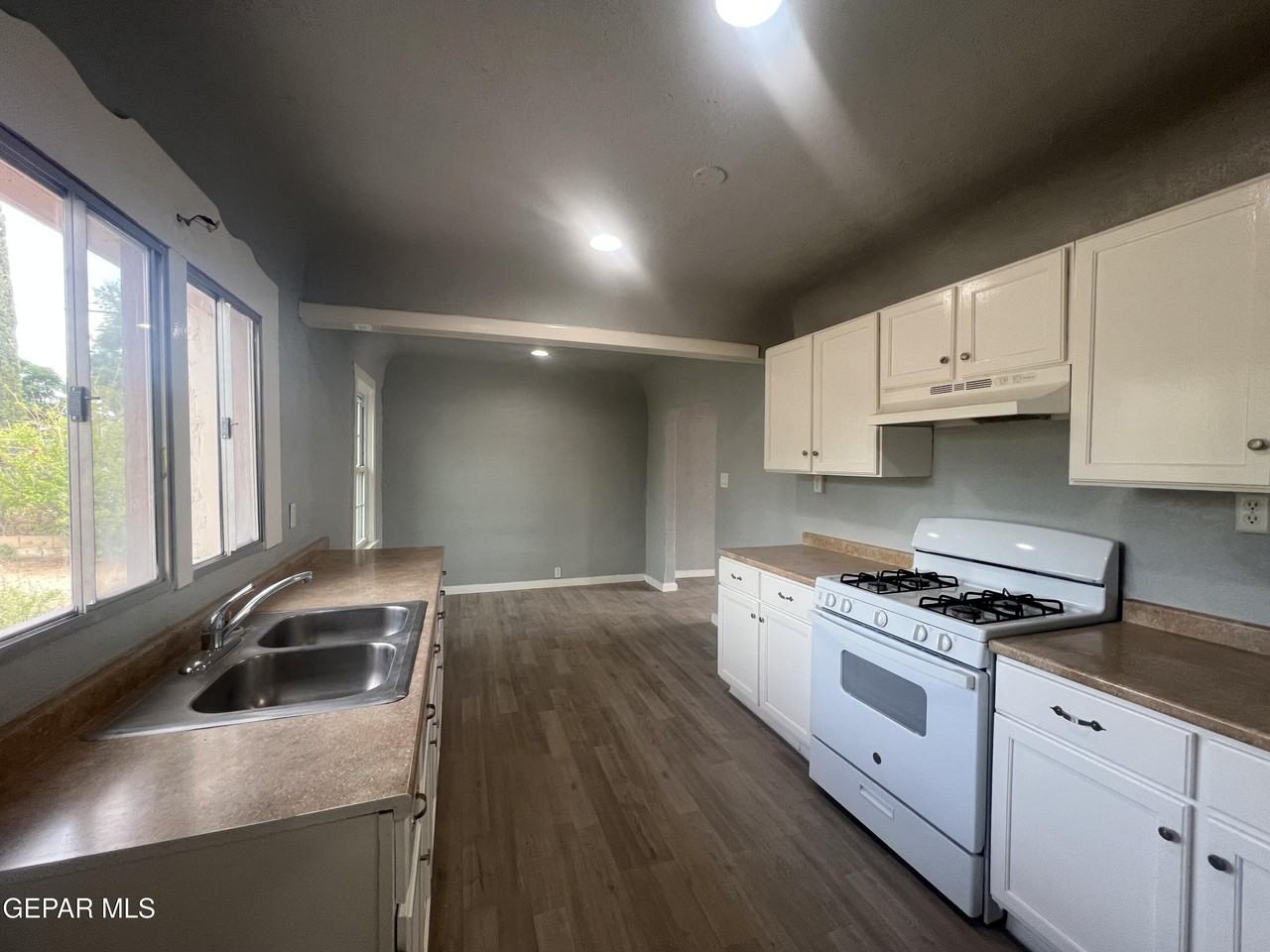 8405 Pinon St - Photo 5 of 23